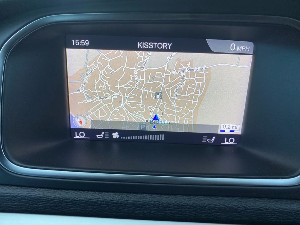 USED 2018 18 VOLVO V40 2.0 D4 R-Design Pro Hatchback 5dr Diesel Manual Euro 6 (s/s) (190 ps) GREAT SPECIFICATION R DESIGN V40