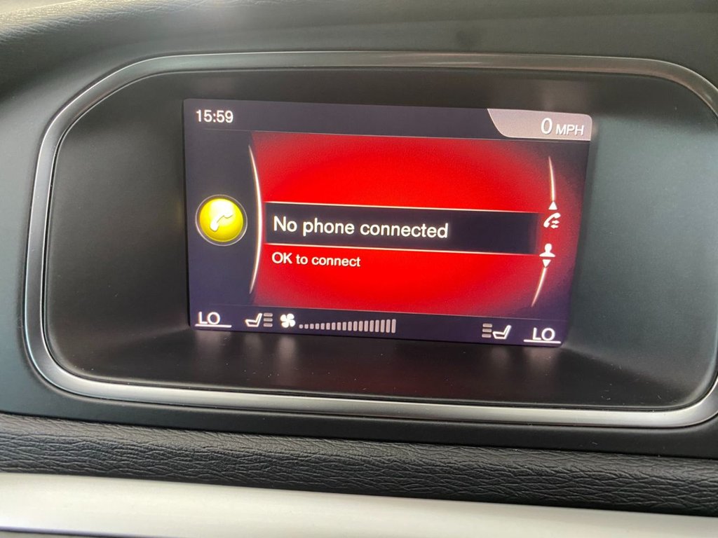 USED 2018 18 VOLVO V40 2.0 D4 R-Design Pro Hatchback 5dr Diesel Manual Euro 6 (s/s) (190 ps) GREAT SPECIFICATION R DESIGN V40