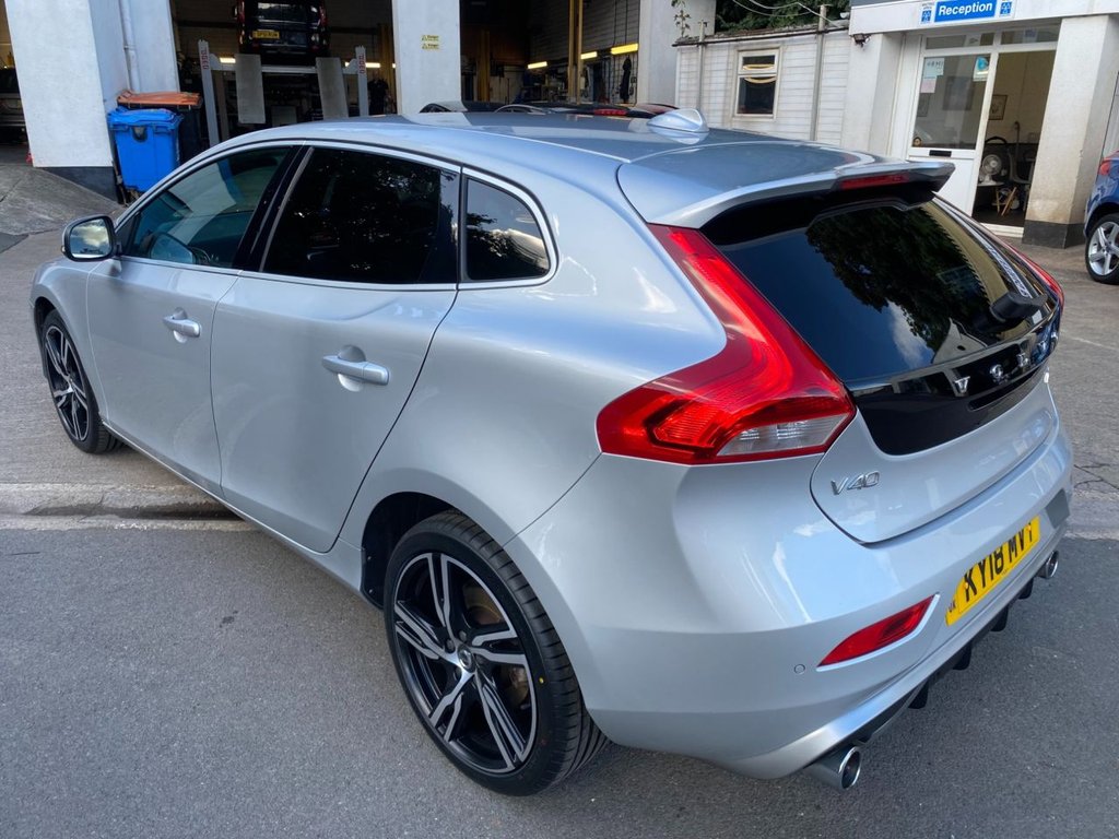 USED 2018 18 VOLVO V40 2.0 D4 R-Design Pro Hatchback 5dr Diesel Manual Euro 6 (s/s) (190 ps) GREAT SPECIFICATION R DESIGN V40