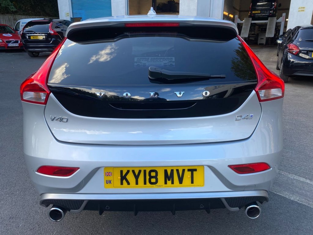 USED 2018 18 VOLVO V40 2.0 D4 R-Design Pro Hatchback 5dr Diesel Manual Euro 6 (s/s) (190 ps) GREAT SPECIFICATION R DESIGN V40