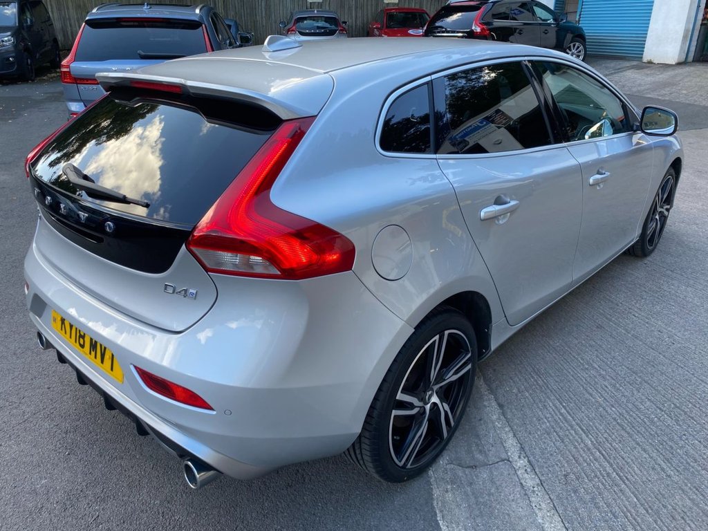USED 2018 18 VOLVO V40 2.0 D4 R-Design Pro Hatchback 5dr Diesel Manual Euro 6 (s/s) (190 ps) GREAT SPECIFICATION R DESIGN V40