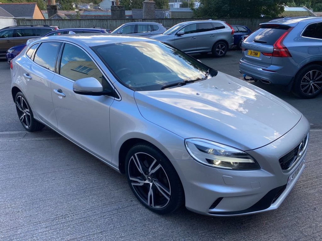 USED 2018 18 VOLVO V40 2.0 D4 R-Design Pro Hatchback 5dr Diesel Manual Euro 6 (s/s) (190 ps) GREAT SPECIFICATION R DESIGN V40