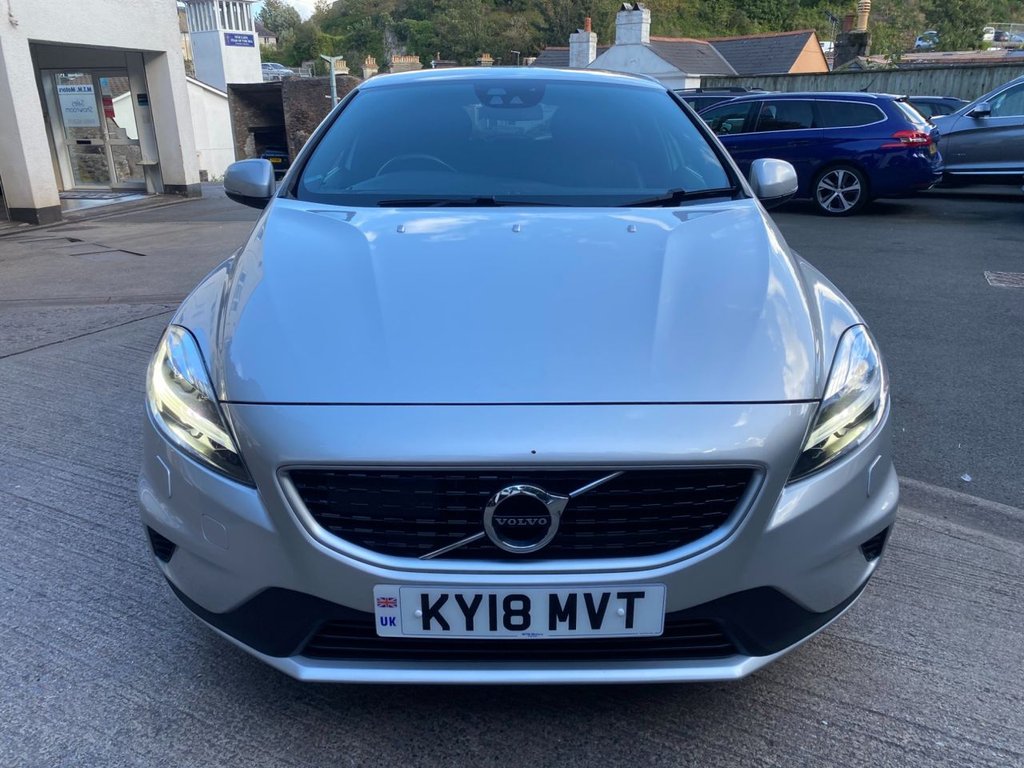 USED 2018 18 VOLVO V40 2.0 D4 R-Design Pro Hatchback 5dr Diesel Manual Euro 6 (s/s) (190 ps) GREAT SPECIFICATION R DESIGN V40