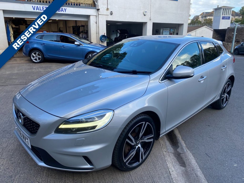 USED 2018 18 VOLVO V40 2.0 D4 R-Design Pro Hatchback 5dr Diesel Manual Euro 6 (s/s) (190 ps) GREAT SPECIFICATION R DESIGN V40