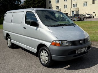 2005 TOYOTA HI-ACE