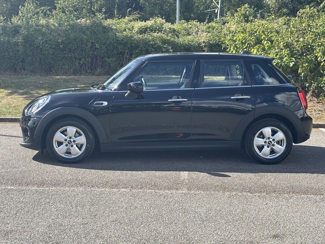 2020 MINI HATCH - Photo 2