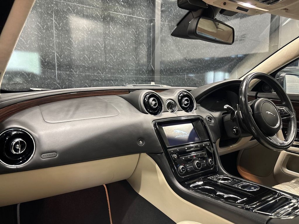 USED 2016 16 JAGUAR XJ 3.0d V6 Portfolio Saloon 4dr Diesel Auto Euro 6 (s/s) (300 ps) IVORY | MERIDIAN SURROUND