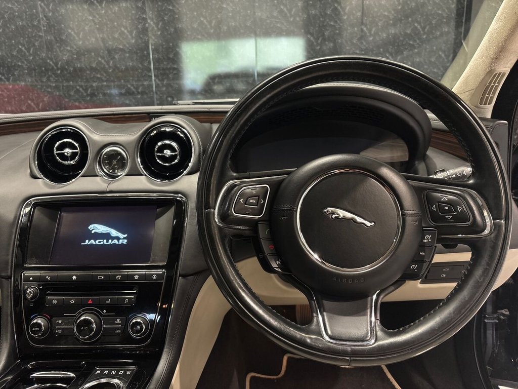 USED 2016 16 JAGUAR XJ 3.0d V6 Portfolio Saloon 4dr Diesel Auto Euro 6 (s/s) (300 ps) IVORY | MERIDIAN SURROUND