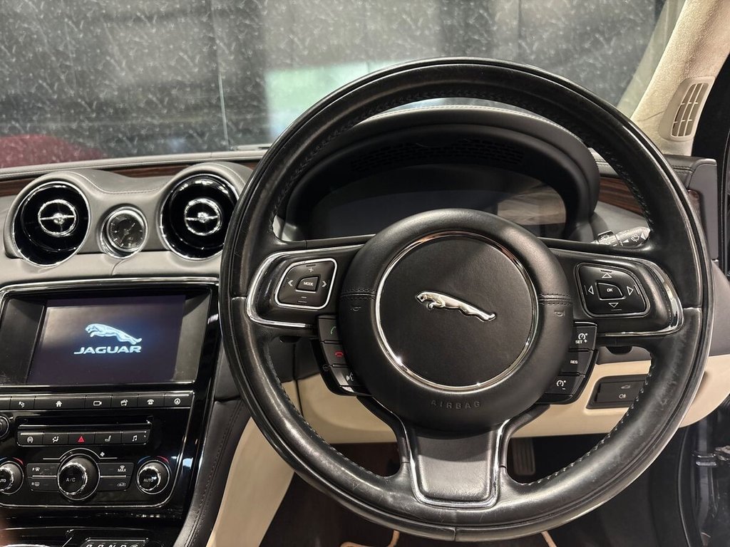 USED 2016 16 JAGUAR XJ 3.0d V6 Portfolio Saloon 4dr Diesel Auto Euro 6 (s/s) (300 ps) IVORY | MERIDIAN SURROUND