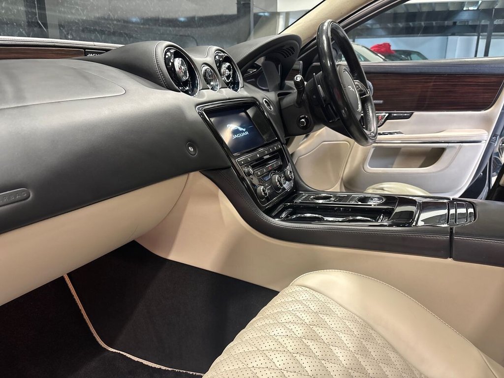 USED 2016 16 JAGUAR XJ 3.0d V6 Portfolio Saloon 4dr Diesel Auto Euro 6 (s/s) (300 ps) IVORY | MERIDIAN SURROUND