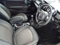 USED 2021 21 MINI HATCH 1.5 Cooper Classic Hatchback 3dr Petrol Manual Euro 6 (s/s) (136 ps) PEPPER WHITE WITH BLACK AIR CON ALLOYS H/SEATS P/SENSORS