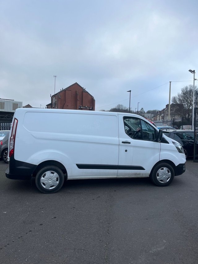 2020 Ford Transit Custom 2L Leader 5dr - Photo 2