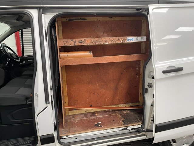 2020 Ford Transit Custom 2L Trend 5dr - Photo 8