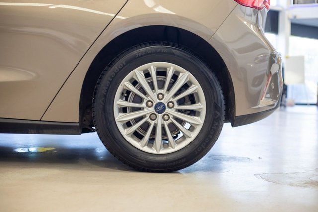 2018 Ford Focus 1L Titanium 5dr - Photo 7