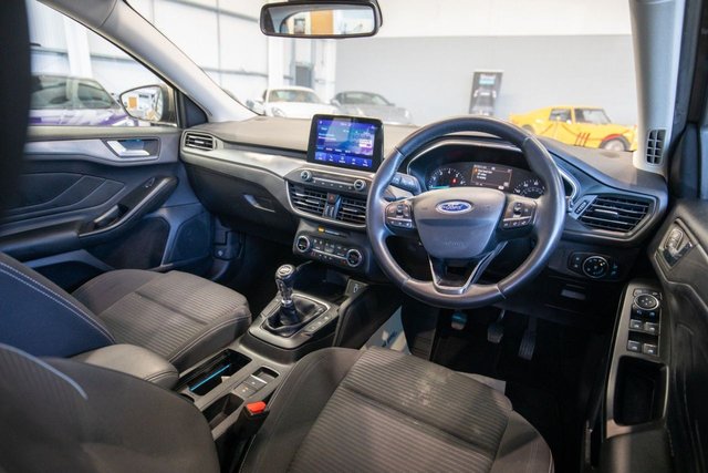 2018 Ford Focus 1L Titanium 5dr - Photo 3