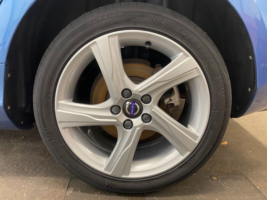 USED 2015 65 VOLVO V40 2.0 D4 R-Design Hatchback 5dr Diesel Auto Euro 6 (s/s) (190 ps) GREAT SPECIFICATION R DESIGN V40