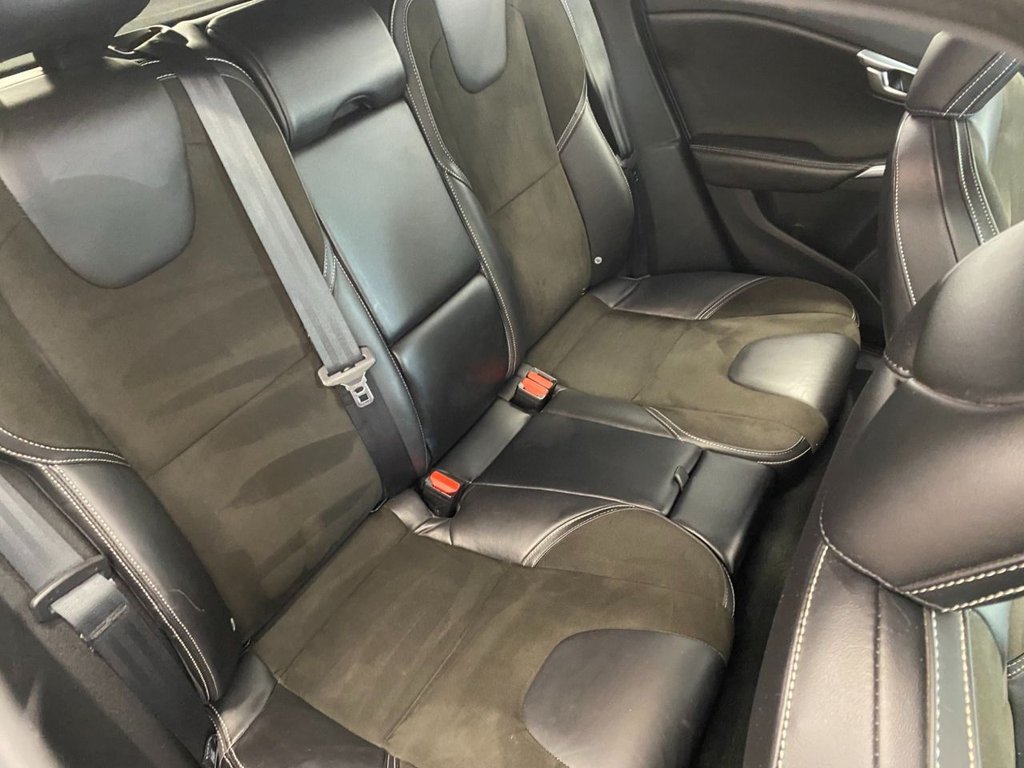 USED 2015 65 VOLVO V40 2.0 D4 R-Design Hatchback 5dr Diesel Auto Euro 6 (s/s) (190 ps) GREAT SPECIFICATION R DESIGN V40