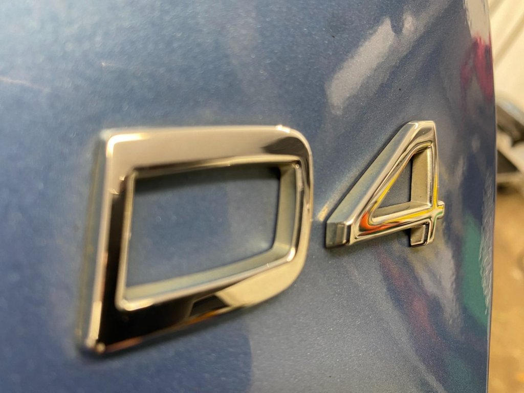 USED 2015 65 VOLVO V40 2.0 D4 R-Design Hatchback 5dr Diesel Auto Euro 6 (s/s) (190 ps) GREAT SPECIFICATION R DESIGN V40