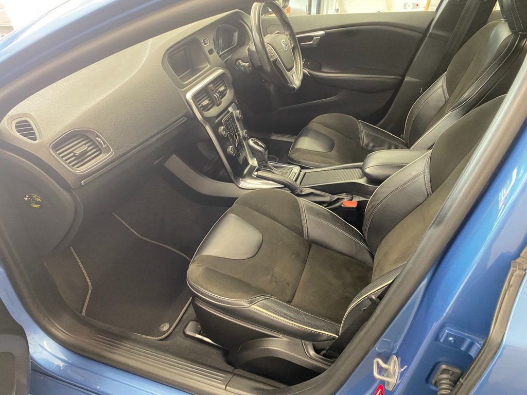 USED 2015 65 VOLVO V40 2.0 D4 R-Design Hatchback 5dr Diesel Auto Euro 6 (s/s) (190 ps) GREAT SPECIFICATION R DESIGN V40