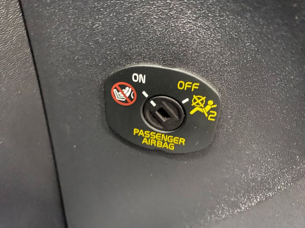 USED 2015 65 VOLVO V40 2.0 D4 R-Design Hatchback 5dr Diesel Auto Euro 6 (s/s) (190 ps) GREAT SPECIFICATION R DESIGN V40