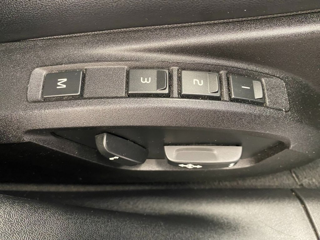 USED 2015 65 VOLVO V40 2.0 D4 R-Design Hatchback 5dr Diesel Auto Euro 6 (s/s) (190 ps) GREAT SPECIFICATION R DESIGN V40