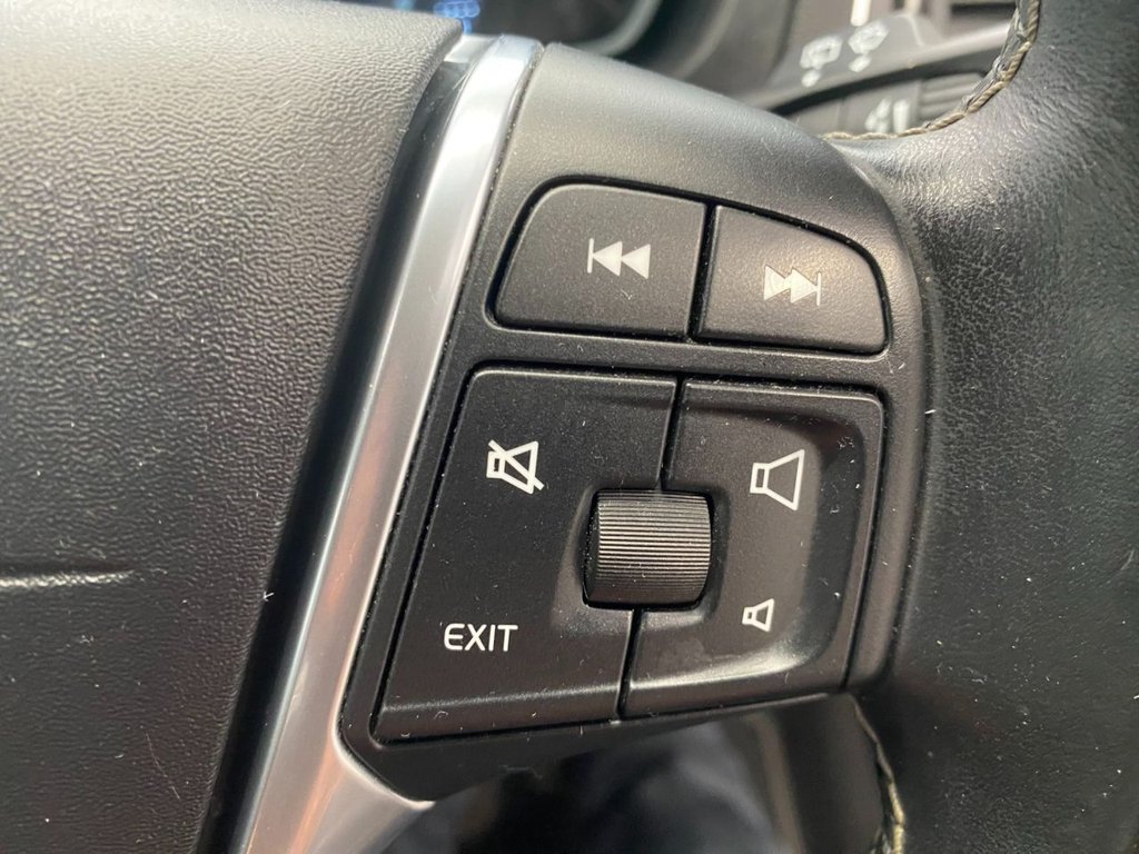 USED 2015 65 VOLVO V40 2.0 D4 R-Design Hatchback 5dr Diesel Auto Euro 6 (s/s) (190 ps) GREAT SPECIFICATION R DESIGN V40