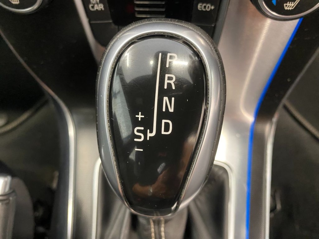 USED 2015 65 VOLVO V40 2.0 D4 R-Design Hatchback 5dr Diesel Auto Euro 6 (s/s) (190 ps) GREAT SPECIFICATION R DESIGN V40