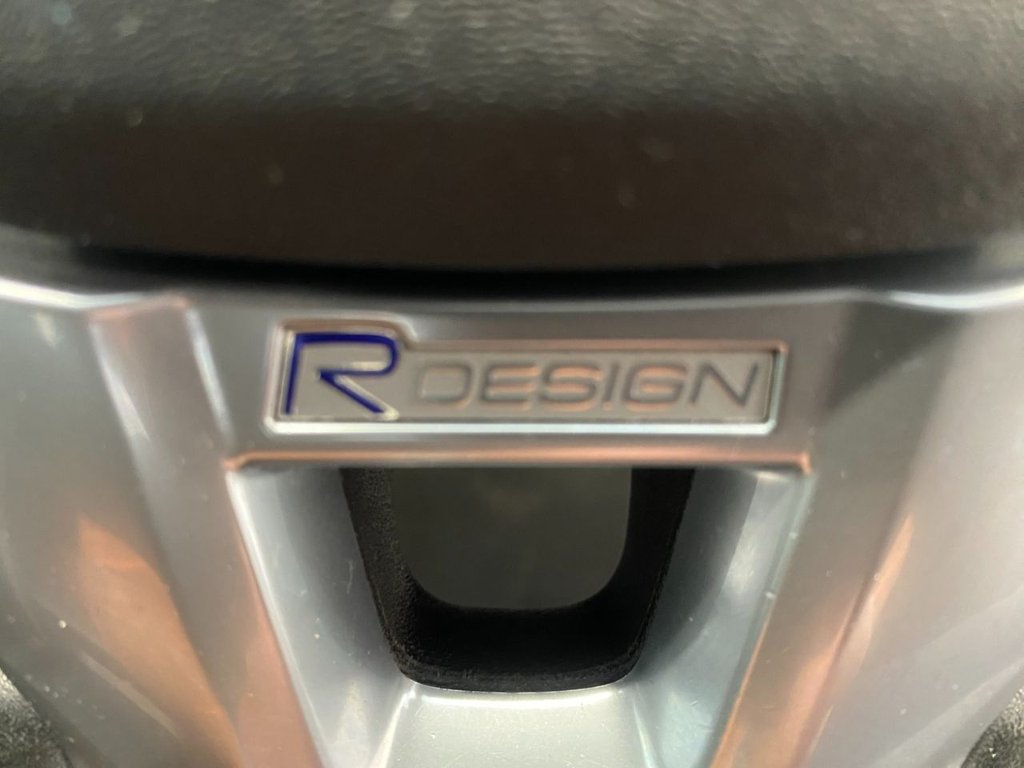 USED 2015 65 VOLVO V40 2.0 D4 R-Design Hatchback 5dr Diesel Auto Euro 6 (s/s) (190 ps) GREAT SPECIFICATION R DESIGN V40