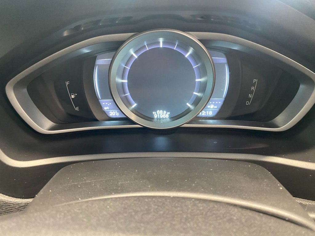 USED 2015 65 VOLVO V40 2.0 D4 R-Design Hatchback 5dr Diesel Auto Euro 6 (s/s) (190 ps) GREAT SPECIFICATION R DESIGN V40