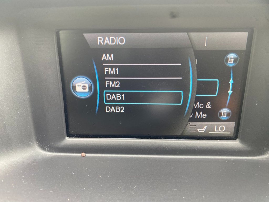 USED 2015 65 VOLVO V40 2.0 D4 R-Design Hatchback 5dr Diesel Auto Euro 6 (s/s) (190 ps) GREAT SPECIFICATION R DESIGN V40