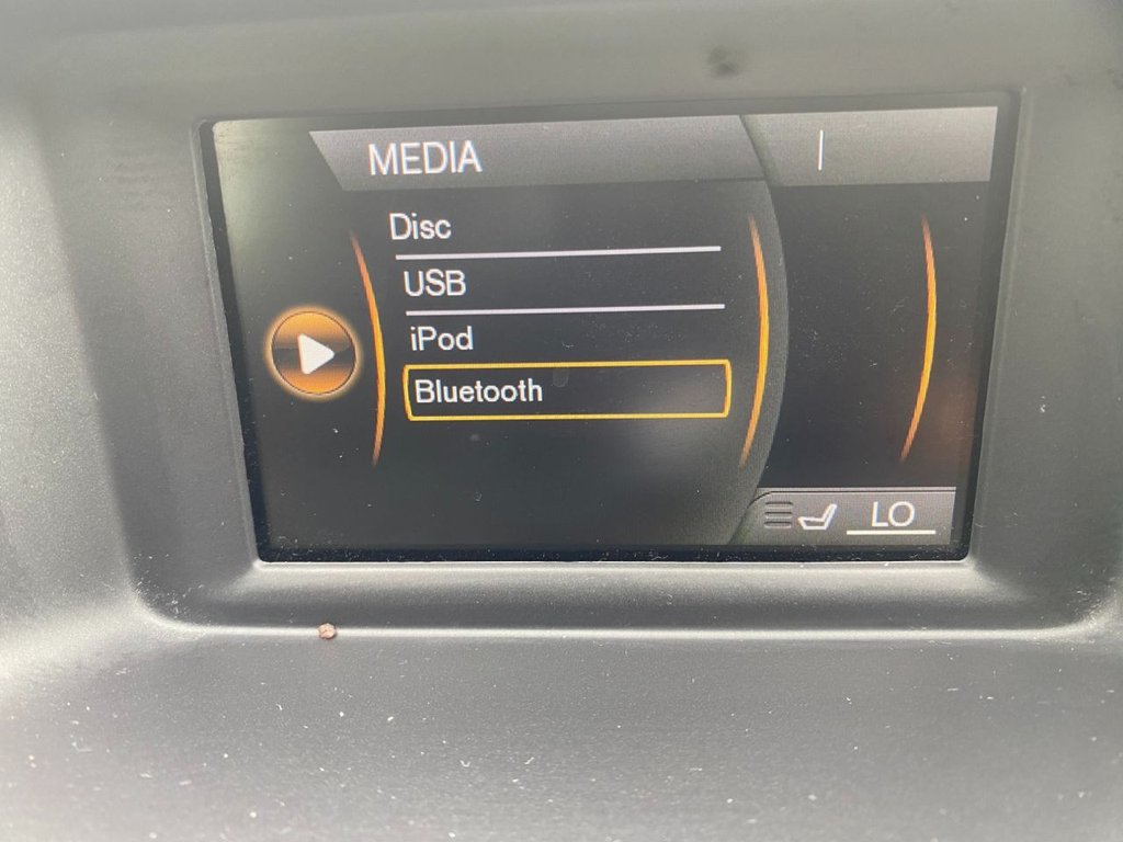 USED 2015 65 VOLVO V40 2.0 D4 R-Design Hatchback 5dr Diesel Auto Euro 6 (s/s) (190 ps) GREAT SPECIFICATION R DESIGN V40