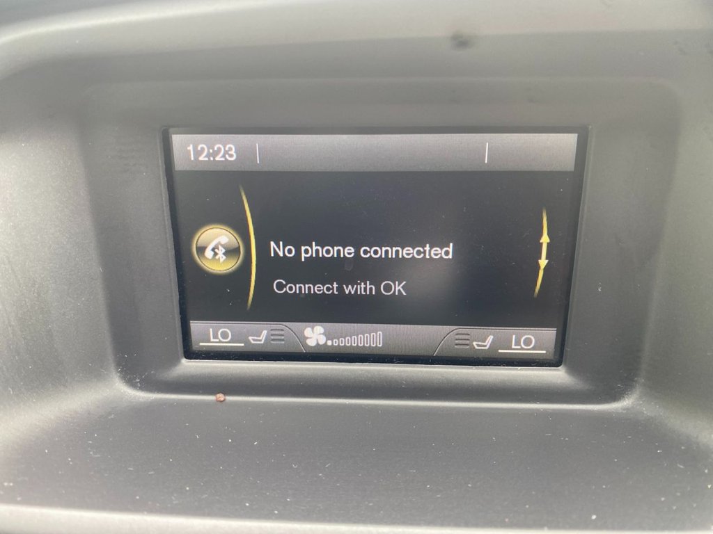 USED 2015 65 VOLVO V40 2.0 D4 R-Design Hatchback 5dr Diesel Auto Euro 6 (s/s) (190 ps) GREAT SPECIFICATION R DESIGN V40