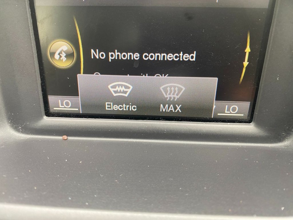 USED 2015 65 VOLVO V40 2.0 D4 R-Design Hatchback 5dr Diesel Auto Euro 6 (s/s) (190 ps) GREAT SPECIFICATION R DESIGN V40