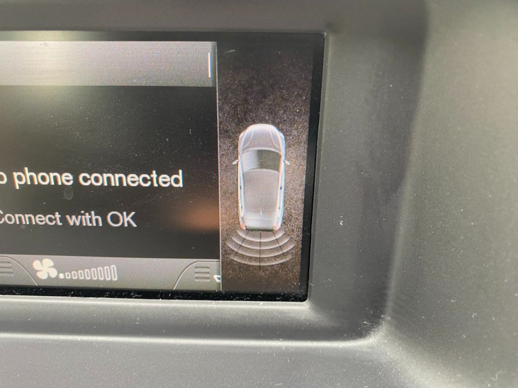 USED 2015 65 VOLVO V40 2.0 D4 R-Design Hatchback 5dr Diesel Auto Euro 6 (s/s) (190 ps) GREAT SPECIFICATION R DESIGN V40