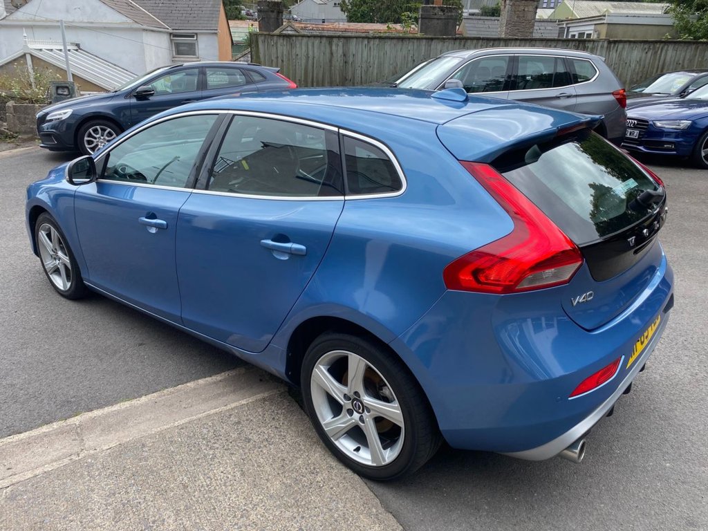 USED 2015 65 VOLVO V40 2.0 D4 R-Design Hatchback 5dr Diesel Auto Euro 6 (s/s) (190 ps) GREAT SPECIFICATION R DESIGN V40