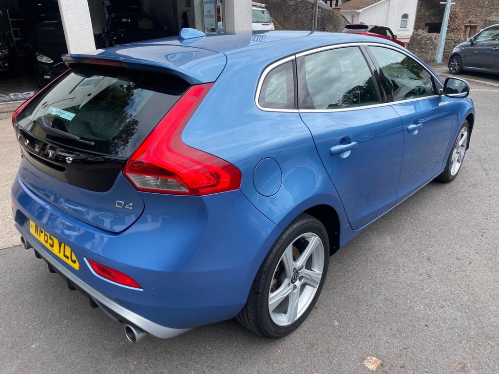 USED 2015 65 VOLVO V40 2.0 D4 R-Design Hatchback 5dr Diesel Auto Euro 6 (s/s) (190 ps) GREAT SPECIFICATION R DESIGN V40