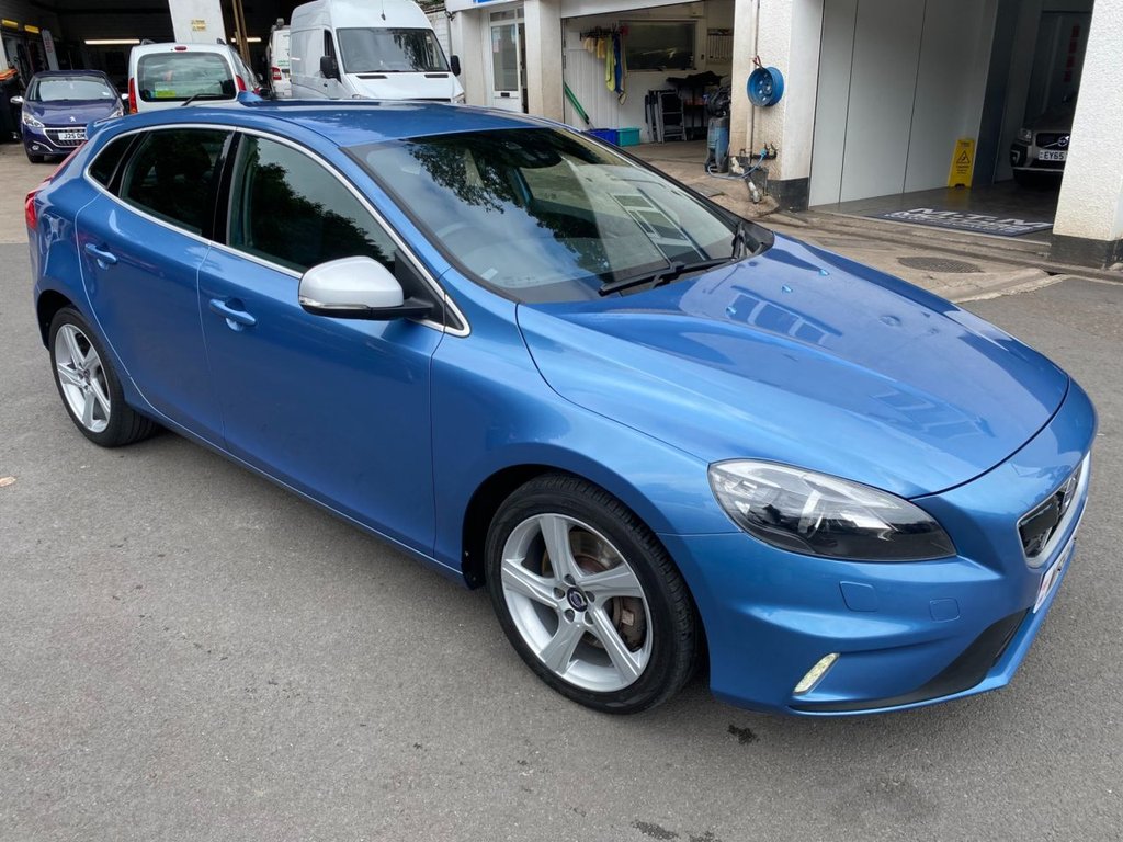 USED 2015 65 VOLVO V40 2.0 D4 R-Design Hatchback 5dr Diesel Auto Euro 6 (s/s) (190 ps) GREAT SPECIFICATION R DESIGN V40