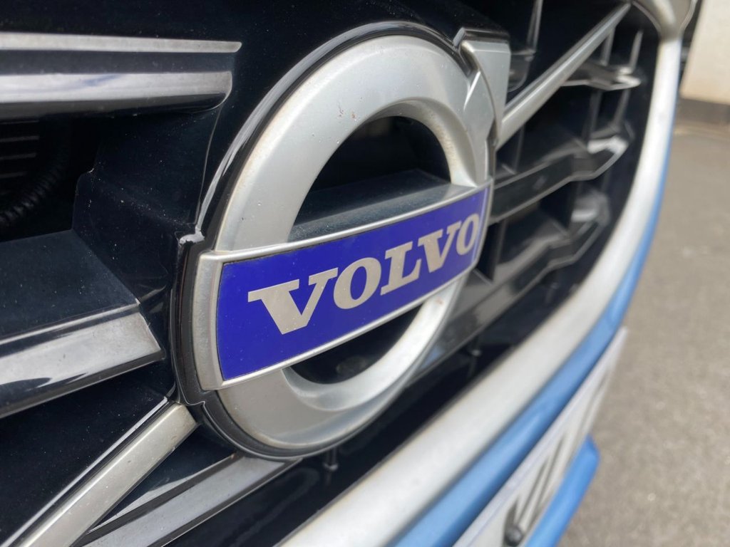USED 2015 65 VOLVO V40 2.0 D4 R-Design Hatchback 5dr Diesel Auto Euro 6 (s/s) (190 ps) GREAT SPECIFICATION R DESIGN V40