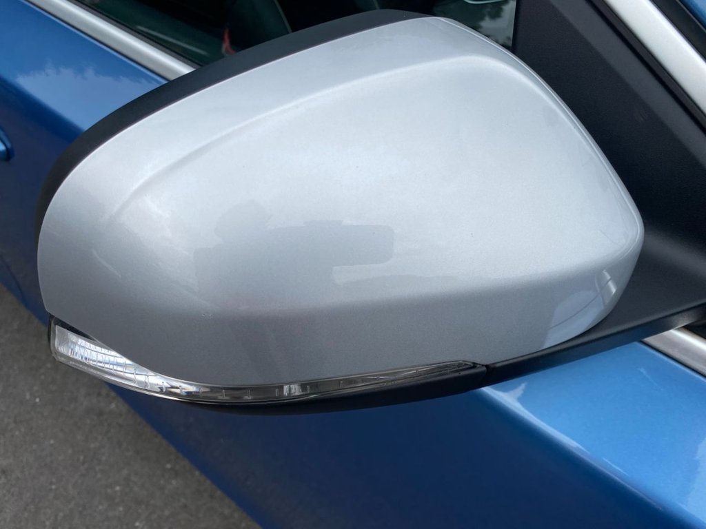 USED 2015 65 VOLVO V40 2.0 D4 R-Design Hatchback 5dr Diesel Auto Euro 6 (s/s) (190 ps) GREAT SPECIFICATION R DESIGN V40