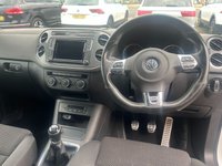 USED 2015 65 VOLKSWAGEN TIGUAN 2.0 TDI BlueMotion Tech R-Line SUV 5dr Diesel Manual 4WD Euro 6 (s/s) (150 ps) 2 OWNERS FROM NEW GREAT SERVICE HISTORY 2 KEYS BOOK PACK SERVICED AS REQUIRED AND 1 YEAR MOT WITHIN THE SALE