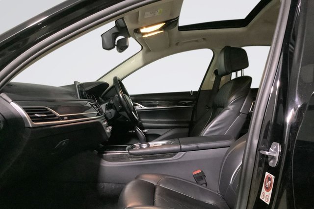 2017 BMW 7 Series - Photo 12