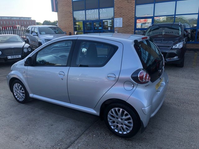 2010 TOYOTA AYGO 2010 1.0 VVT-i Platinum Hatchback 5dr Petrol Manual Euro 4 (67 bhp) - Photo 9