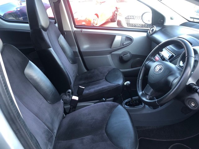 2010 TOYOTA AYGO 2010 1.0 VVT-i Platinum Hatchback 5dr Petrol Manual Euro 4 (67 bhp) - Photo 12