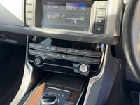 USED 2017 17 JAGUAR XF 2.0d Portfolio Saloon 4dr Diesel Auto Euro 6 (s/s) (180 ps) 2 PREV OWNERS NEW MOT/SERVICE