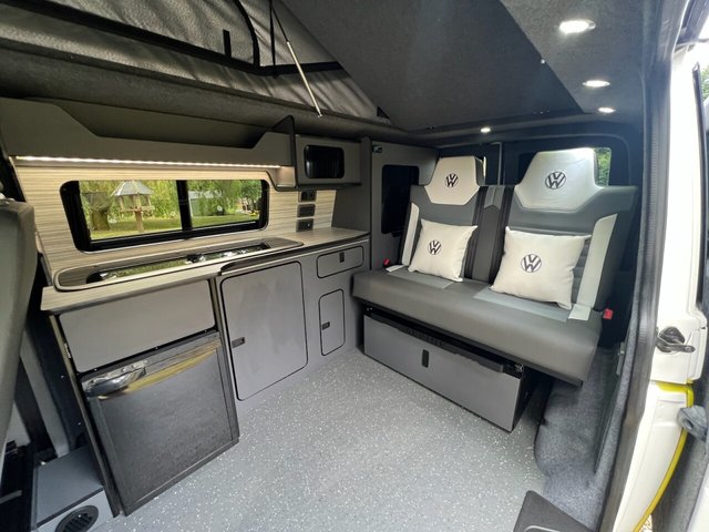 2015 VOLKSWAGEN TRANSPORTER 2.0 TDI BlueMotion Tech T30 Campervan SWB (184 g/km, 113 bhp) - Photo 2