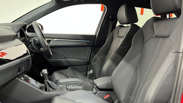 2025 AUDI Q3 2025 1.5 TFSI CoD 35 Black Edition SUV 5dr Petrol S Tronic Euro 6 (s/s) (150 ps) - Photo 4