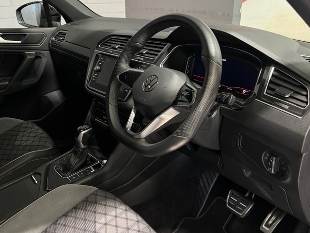 2022 VOLKSWAGEN TIGUAN 2.0 TDI R-Line SUV 5dr Diesel DSG Euro 6 (s/s) (150 ps) - Photo 3