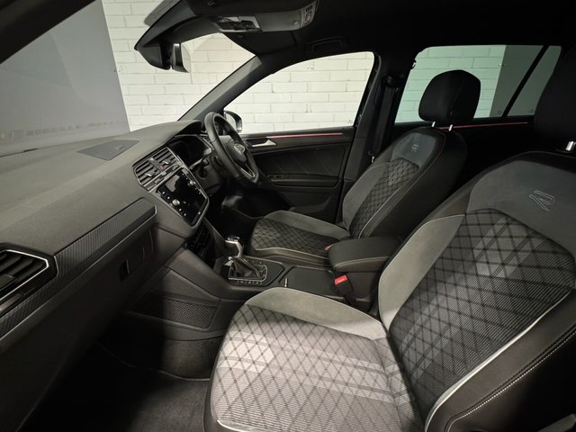 2022 VOLKSWAGEN TIGUAN 2.0 TDI R-Line SUV 5dr Diesel DSG Euro 6 (s/s) (150 ps) - Photo 11