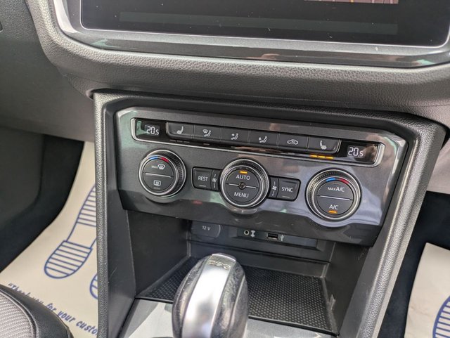 2017 VOLKSWAGEN TIGUAN 2.0 TDI R-Line SUV 5dr Diesel DSG 4Motion Euro 6 (s/s) (150 ps) - Photo 12