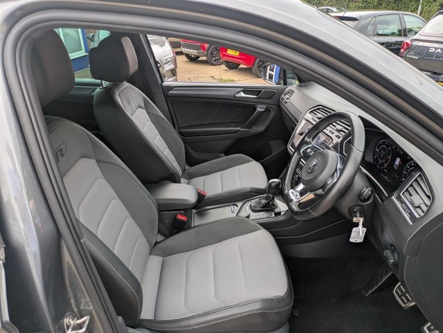 2017 VOLKSWAGEN TIGUAN 2.0 TDI R-Line SUV 5dr Diesel DSG 4Motion Euro 6 (s/s) (150 ps) - Photo 11